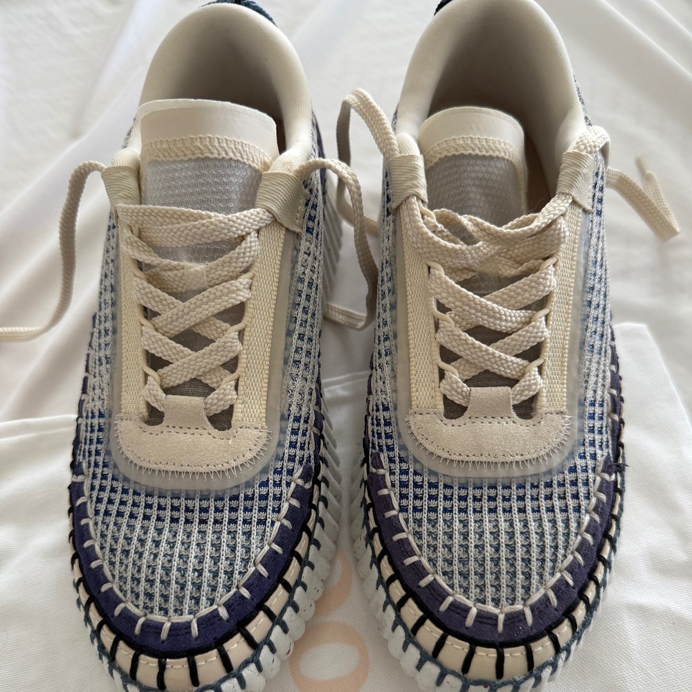 Chloe Nama Stitch Walking Sneakers